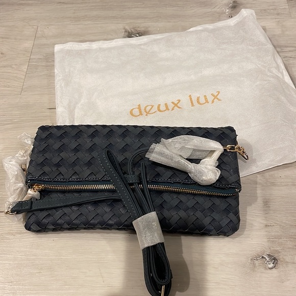 Sole Society NWOT Woven Crossbody/ Clutch Bag with Navy/ Gold Chain Strap - Picture 7 of 10